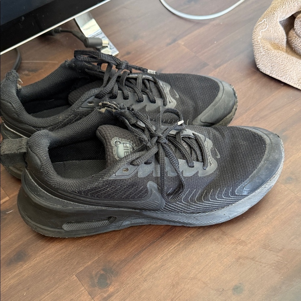 Nike Men's Black Athletic Sneakers - Picture 2 of 5